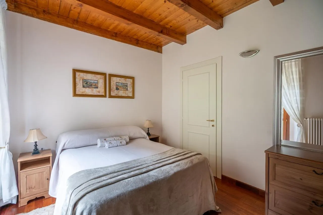 Silvia Apartment - Residence Regina Laglio 0*,  Italy